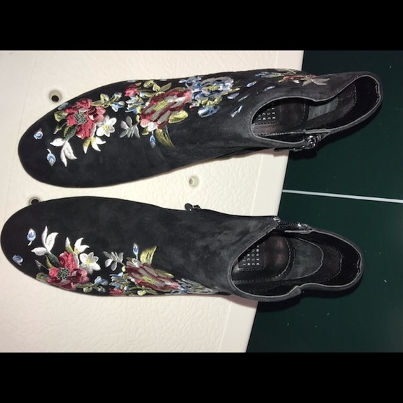 NWT White House black market embroidered ankl bts - Picture 3 of 7